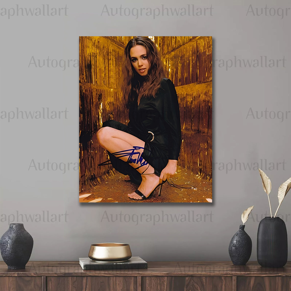 ELIZA DUSHKU signed autographed 8x10 photo