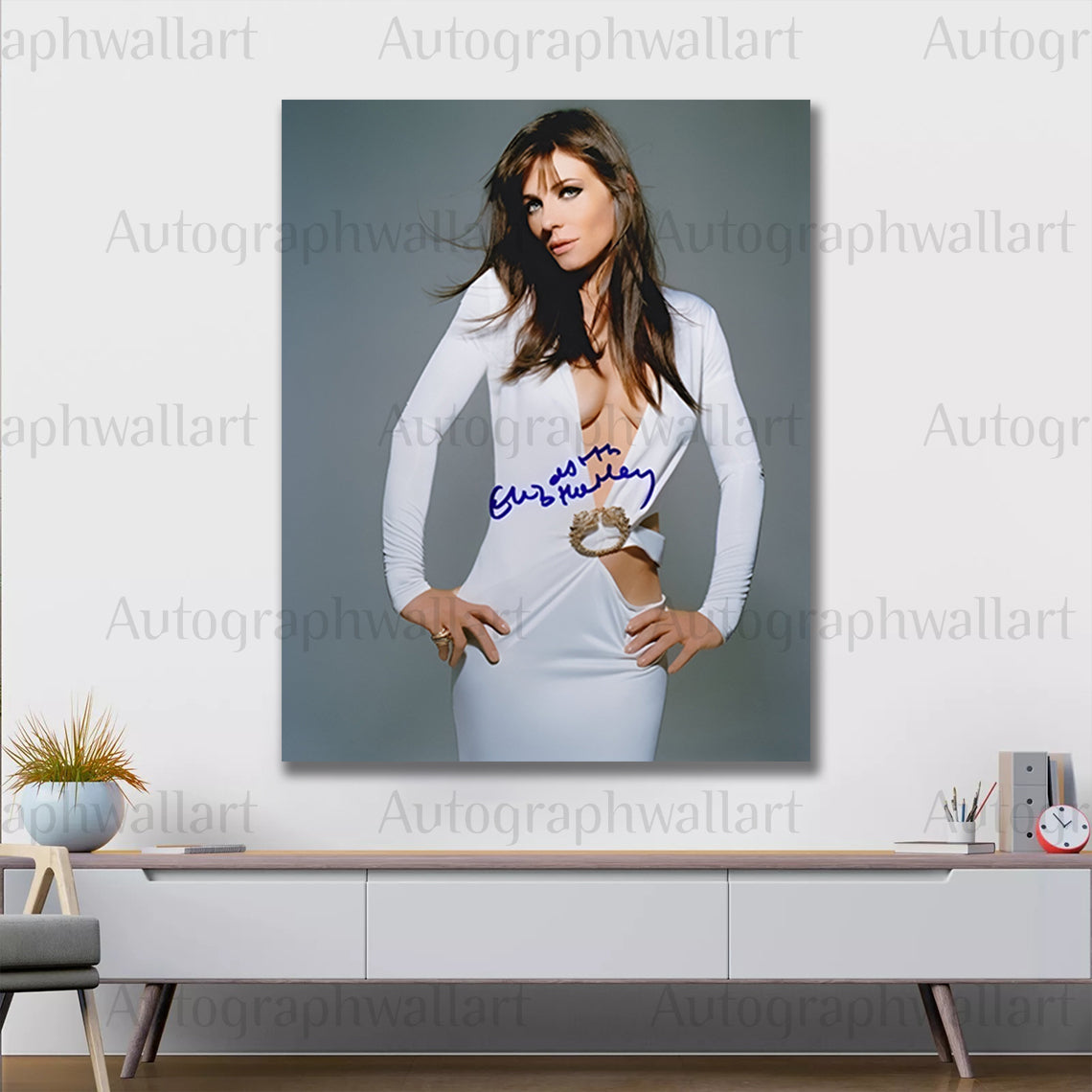 ELIZABETH HURLEY signed autographed 8x10 photo