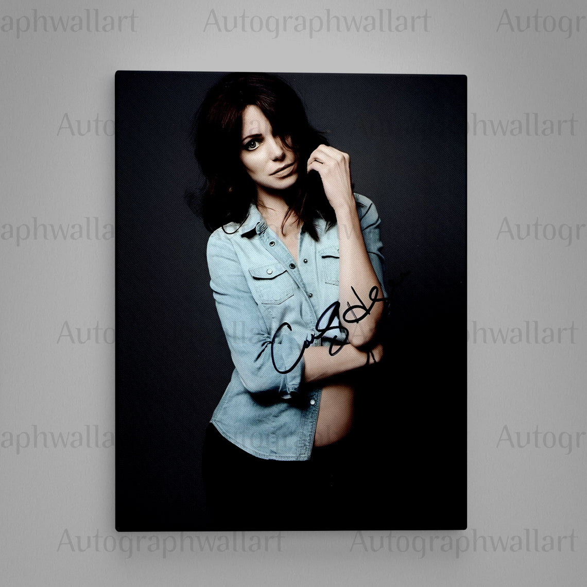 COURTNEY HENGGELER signed autographed 8x10 photo